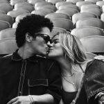 Karol G y Bruno Mars estrenan el videoclip de "Still"