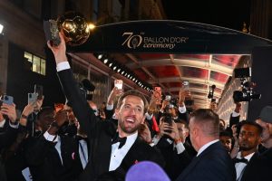 Harry Kane gana el Balón de Oro en una noche inolvidable
